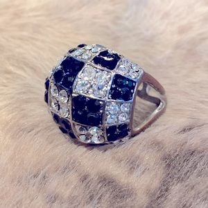 Silver Black/White crystal ring